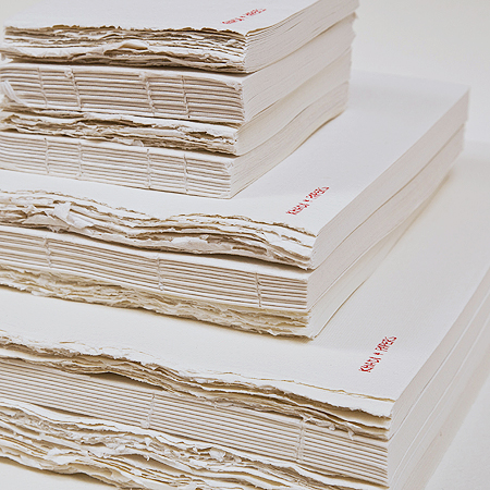 Khadi Papers Block book - Handgemaakt schetsboekje - 20 vellen - 100% katoen - genaaide rug - schepranden