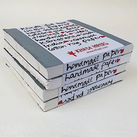 Khadi Papers Fat Book - Handgemaakt schetsboekje - 48 vellen - 100g/m² - 21x21cm - 100% katoen - paperback - schepranden - grove korrel